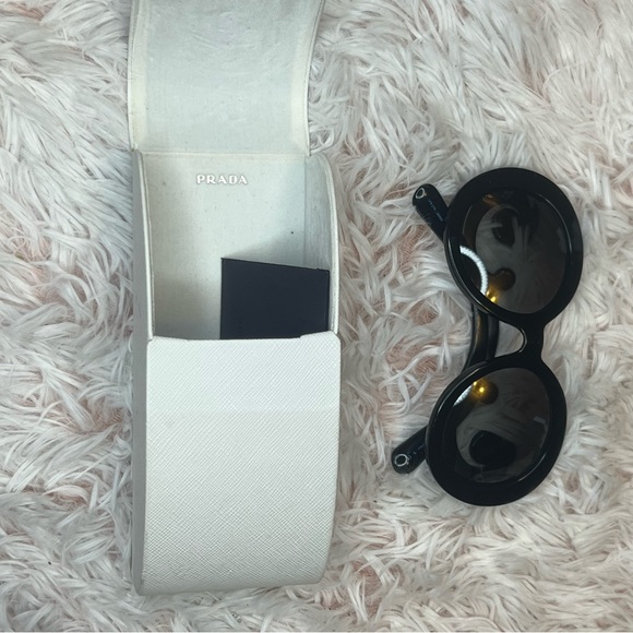 Prada sunglasses with case - Picture 13 of 13